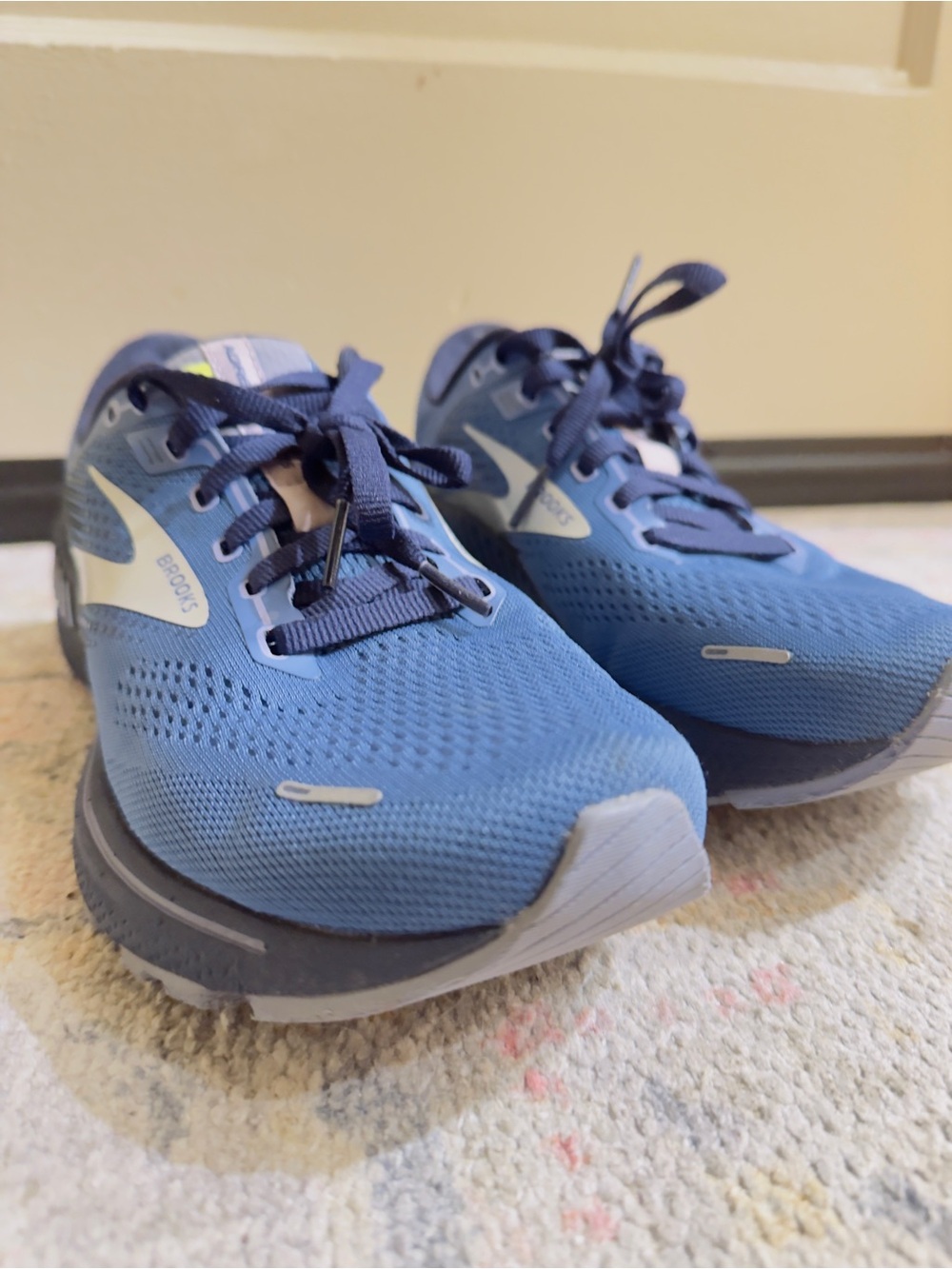 Brooks Adrenaline GTS 22 Women’s Running Shoes Size 8 not